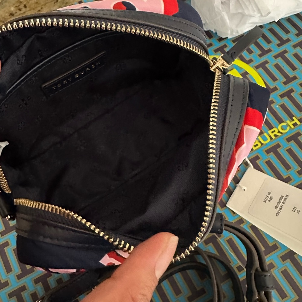 New Tory Burch small nylon camera bag 💗 - Picture 6 of 7